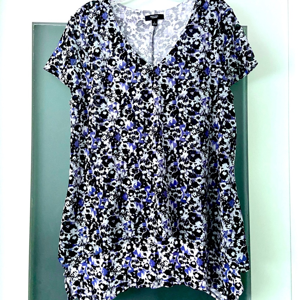 VERA WANG Layers Flowing Over V-neck, Cap sleeve, purple black white Like New L